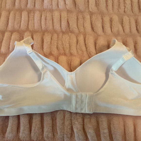 Vanity Fair wire free white bra 44B - Picture 2 of 3